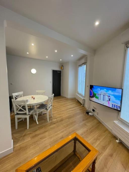 Paris Centre Clamart Hopital Percy Appart 2 Pieces Tres Lumineux Grand Ngoại thất bức ảnh