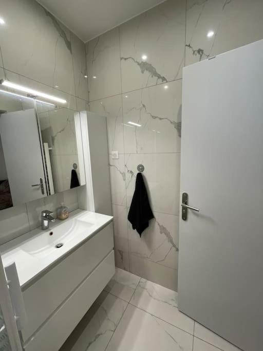 Paris Centre Clamart Hopital Percy Appart 2 Pieces Tres Lumineux Grand Ngoại thất bức ảnh