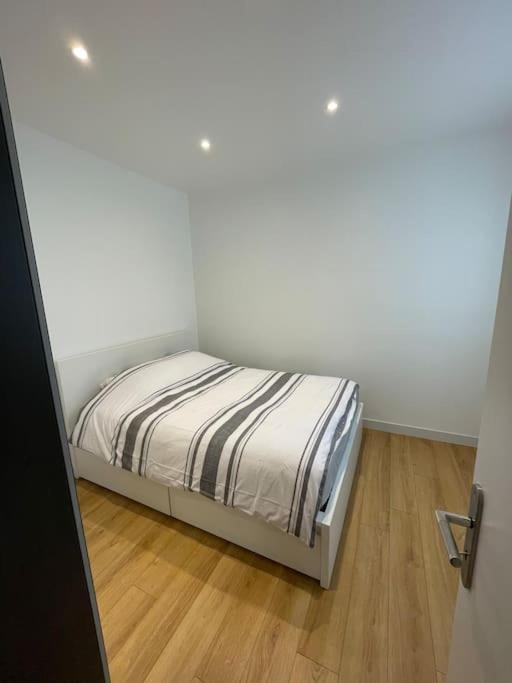 Paris Centre Clamart Hopital Percy Appart 2 Pieces Tres Lumineux Grand Ngoại thất bức ảnh